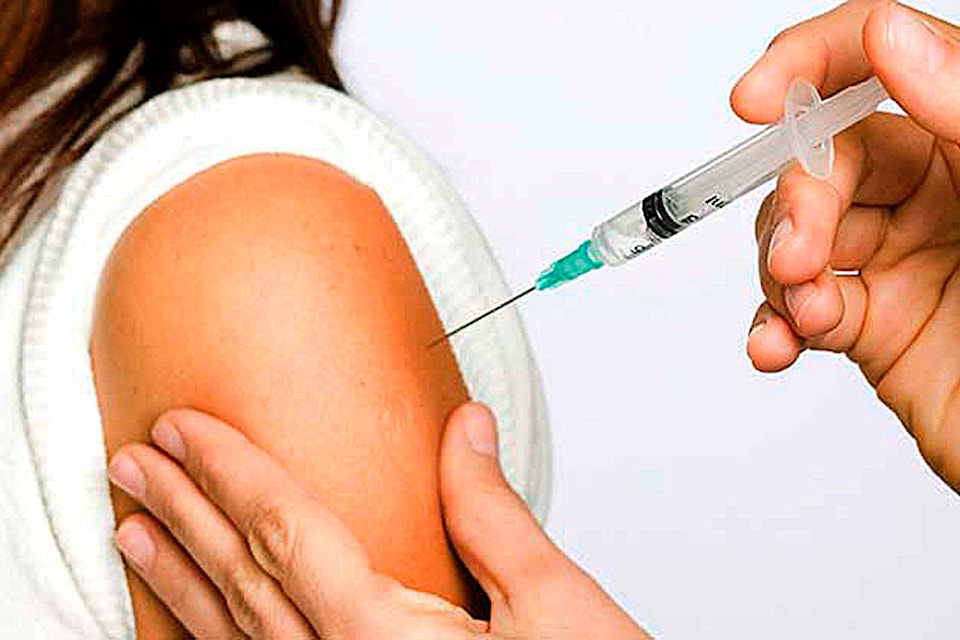 9698052_web1_171027-AUB-flu-shot-T