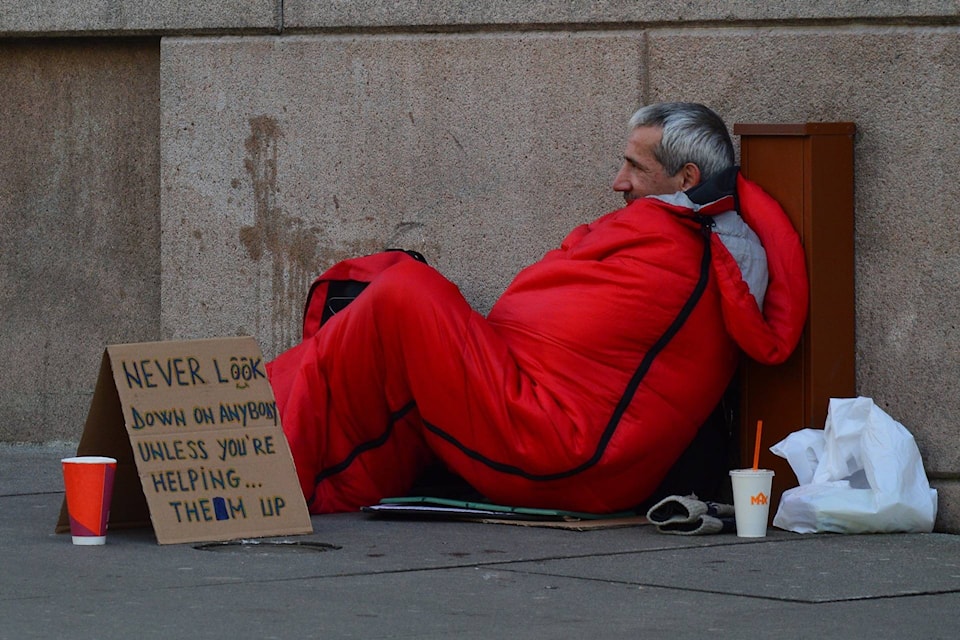 16254200_web1_homeless-man-833017_1920