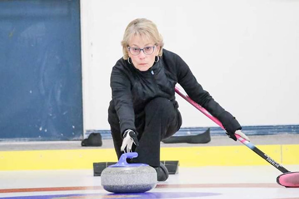 22656162_web1_200916-GFG-CurlingBack-CURLING_1