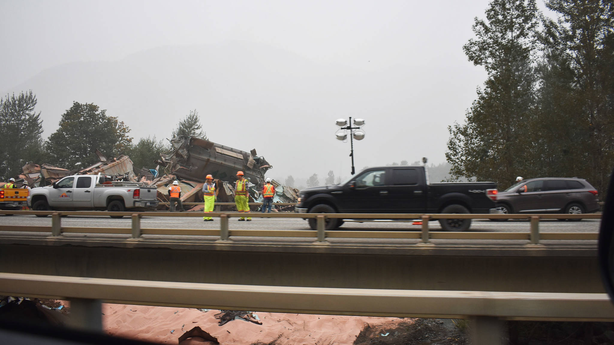 22702200_web1_200917-HSL-CleanUpTrainDerailment-1_5