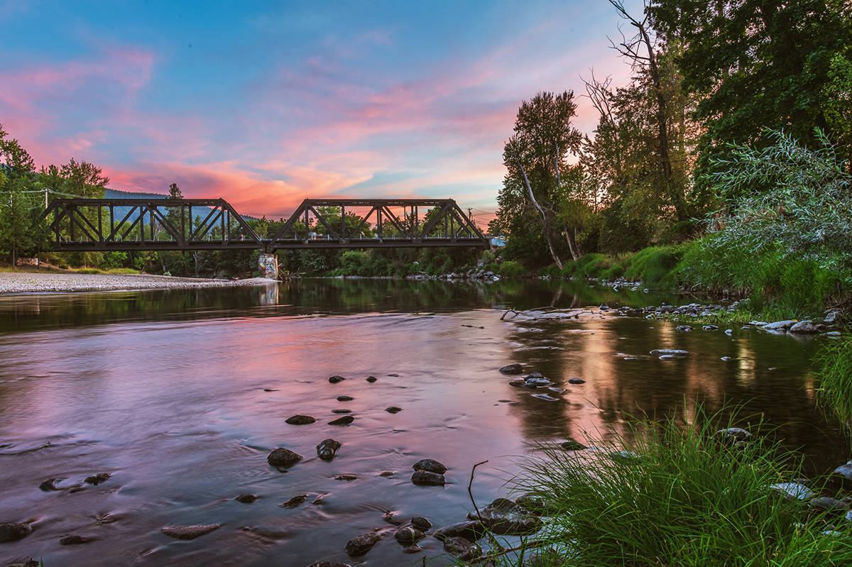 Plant a chair in the shallows of the Kettle River in Boundary Country this autumn. (Photo: Peter Kalasz)