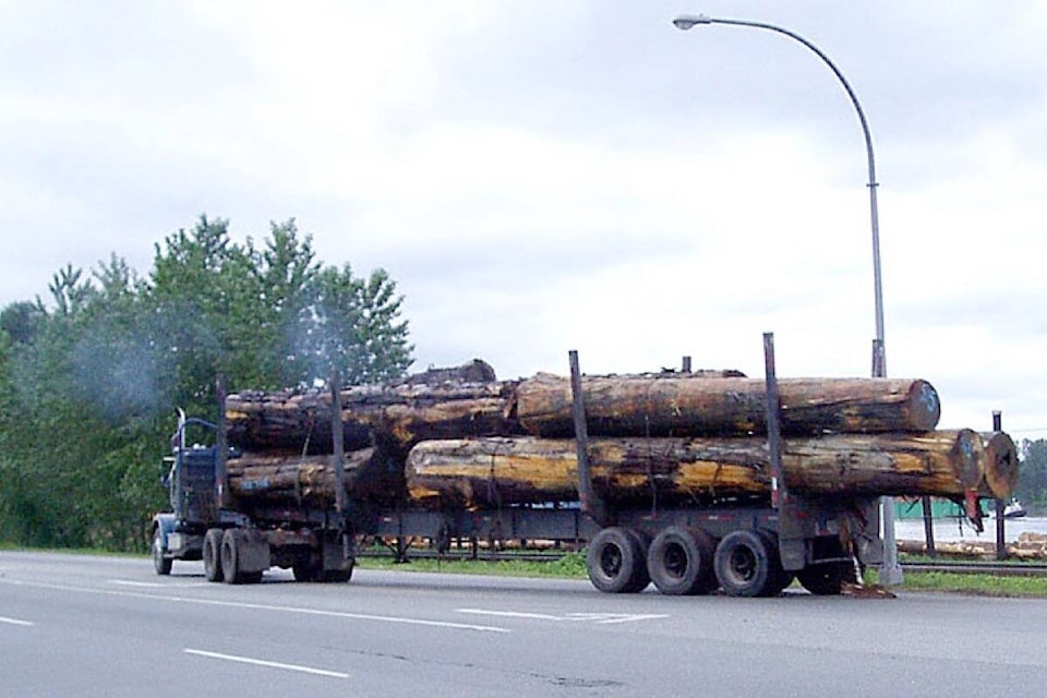 27105329_web1_20190114-BPD-log-truck-Fraser-River