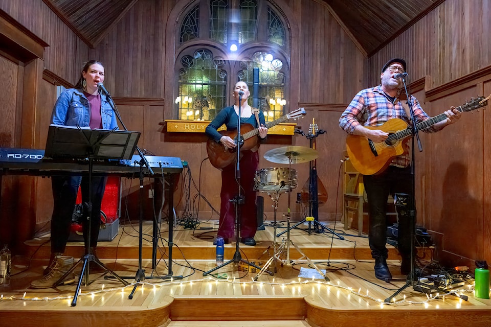  Lake Music Society and Home Routes partnered to bring Firebird, a folk trio from Vancouver Island, to  Lake on Jan. 31. Featuring Genevieve Charbonneau, Stephanie Cutler, and Jeremy Walsh, their powerful blend of Celtic and folk roots captivated the audience with their stunning harmonies and heartfelt songs. The event was a full house and held at the Heritage Church