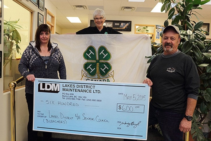 LDM gives money to 4-H