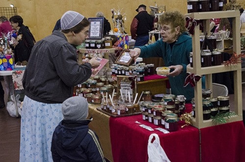 Local craft fair brings in lots of shoppers