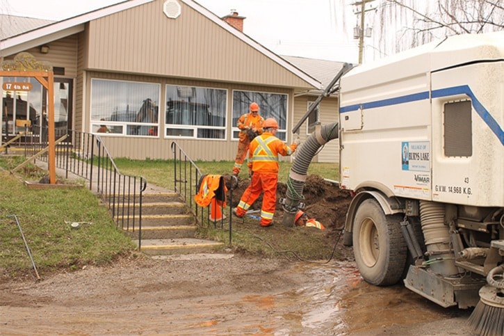 Crews fix water leak