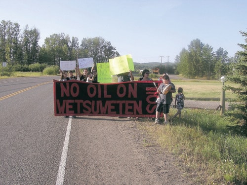 Protesters at EnbridgeÕs session in Burns Lake