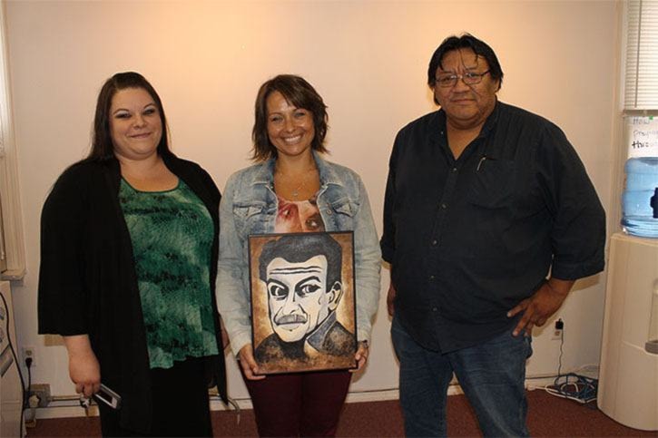 Daughter receives replica of her father’s portrait.