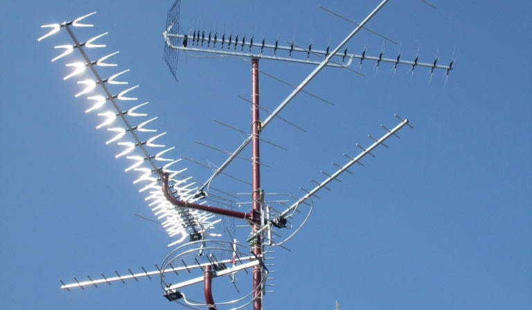 7619102_web1_Antena_H