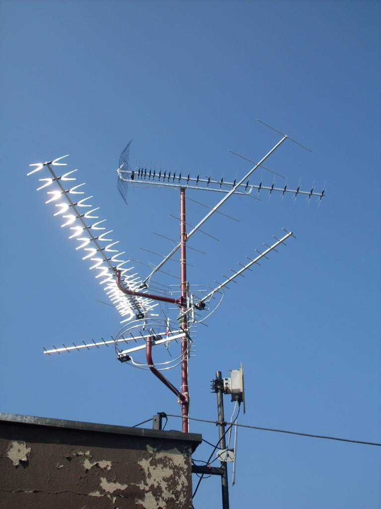 7619102_web1_Antenna_V