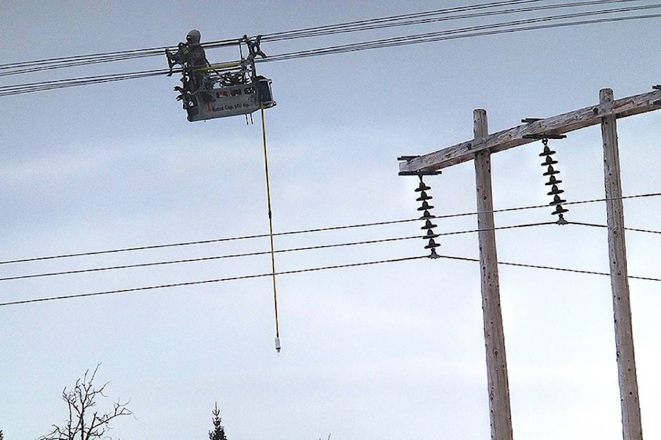 8163245_web1_170818-LDN-M-Power-lines