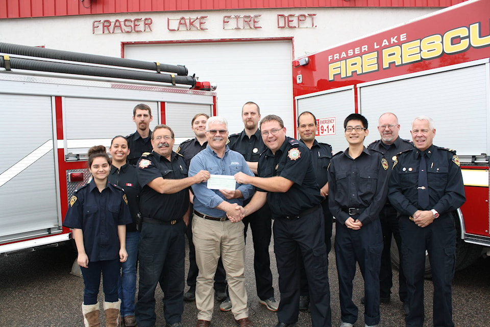 8585665_web1_FL-Fire-Dept-with-cheque-PNGas