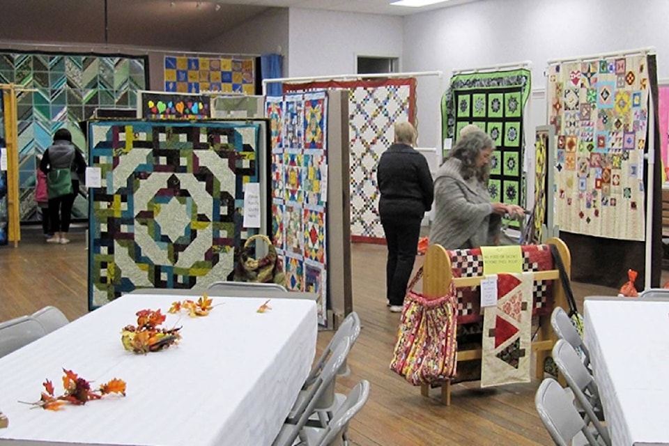 8896363_web1_171011-LDN-Quilt-Show