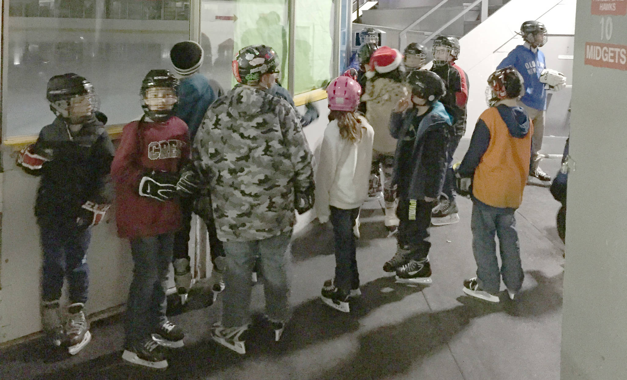 9745736_web1_Skating-party6