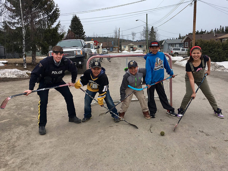 11563134_web1_180425-LDN-POLICE-HOCKEY