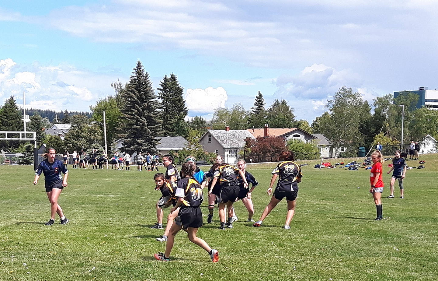12183125_web1_rugby-5