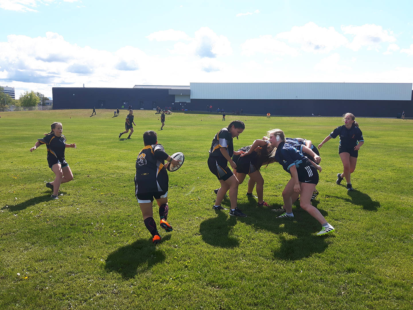 12183125_web1_rugby-6