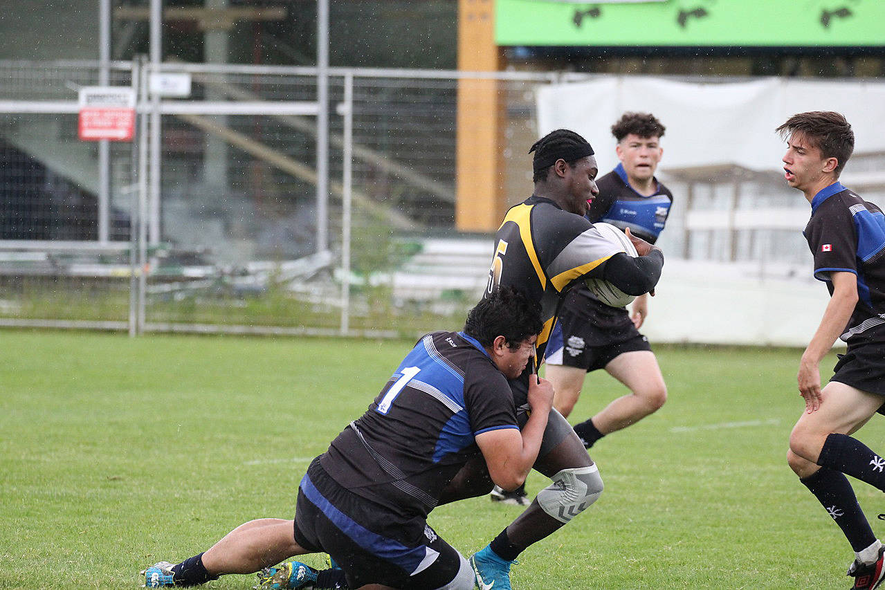 12296584_web1_boysrugby-7