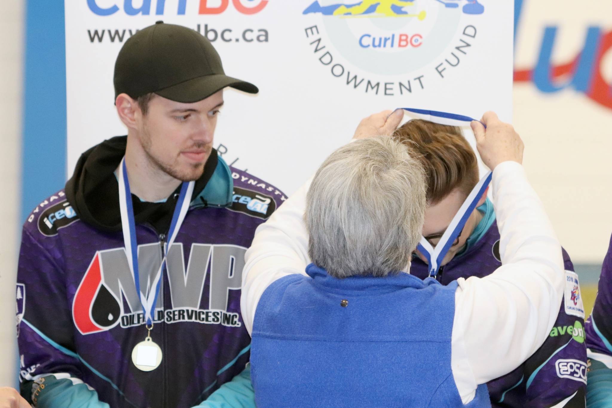 14992262_web1_190101-VMS-M-curling-06