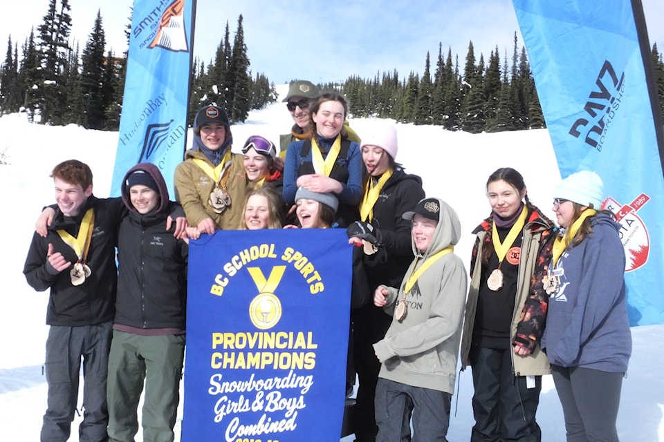 15899376_web1_Smithers-snowboard-combined-high-school-champs