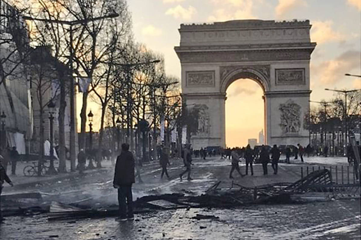 15992755_web1_190317-LAD-Paris-Riot-cropped