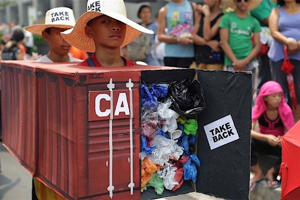 16883838_web1_20190516-BPD-Philippine-garbage-CP