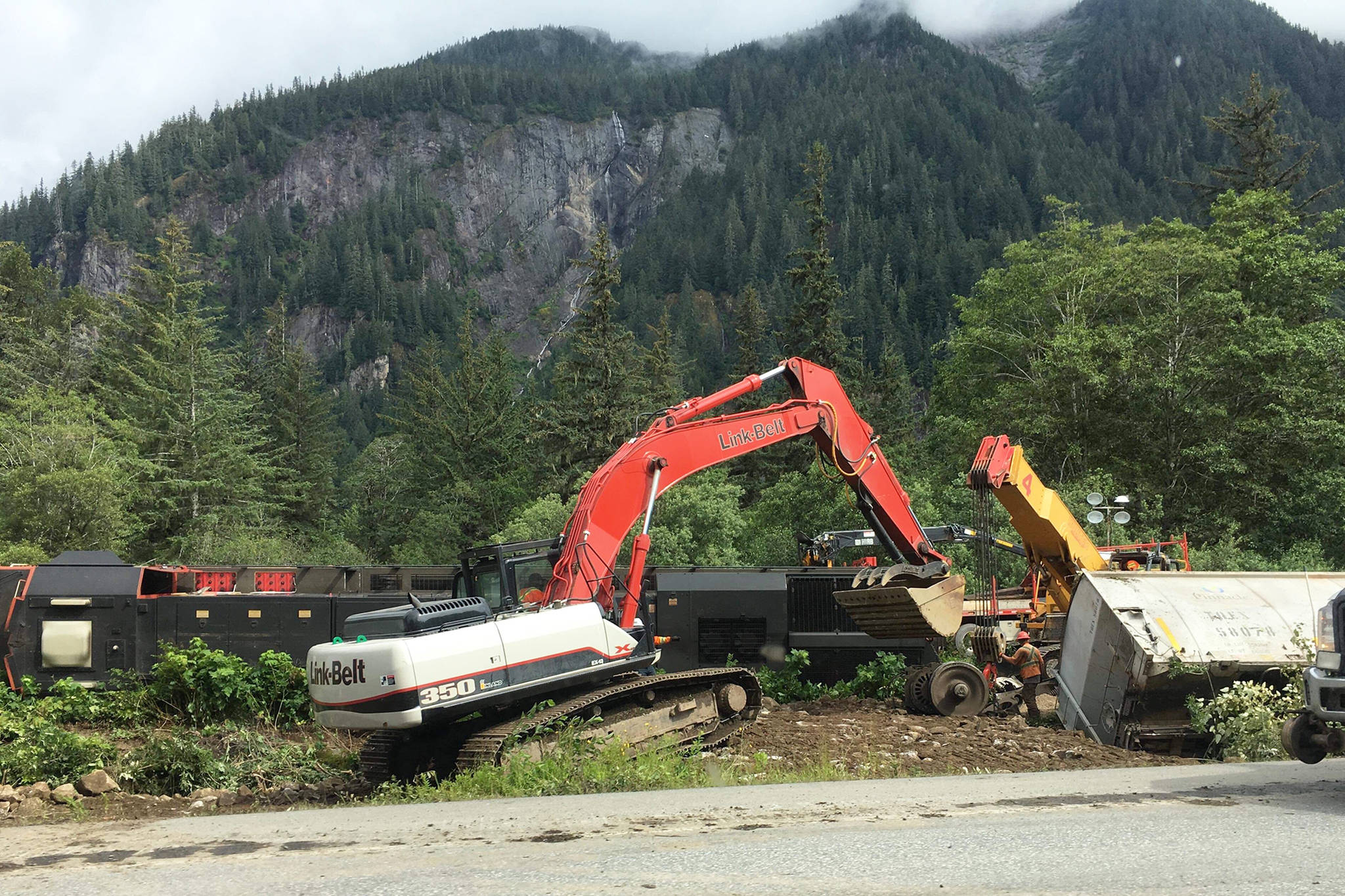 17772624_web1_TST-train-derailment