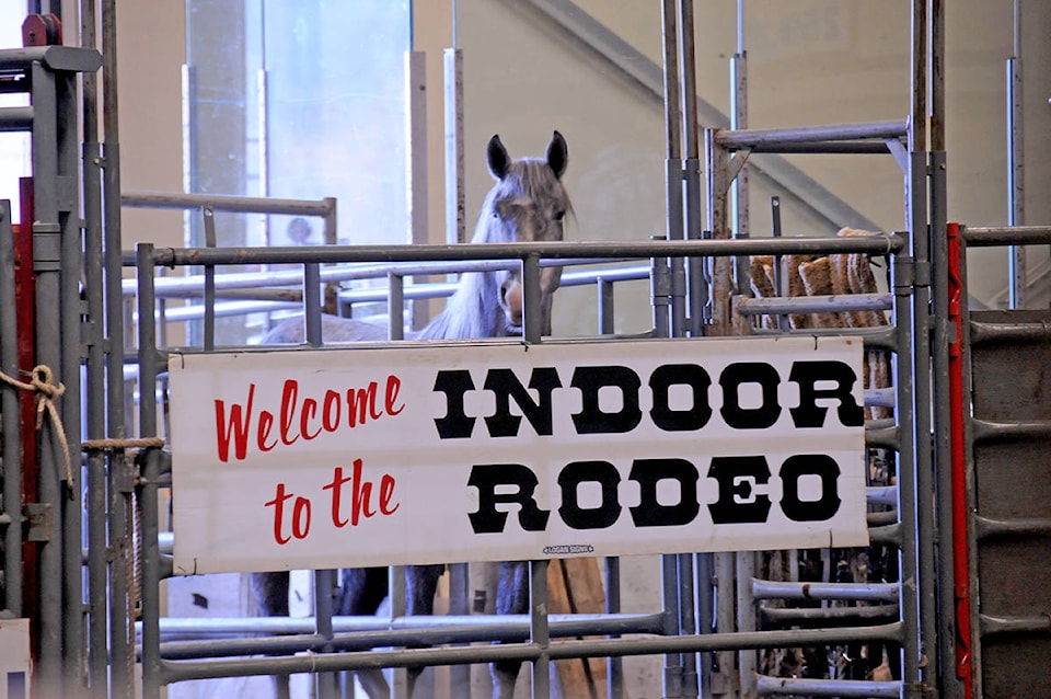 20940689_web1_200315-WLT-IndoorRodeo