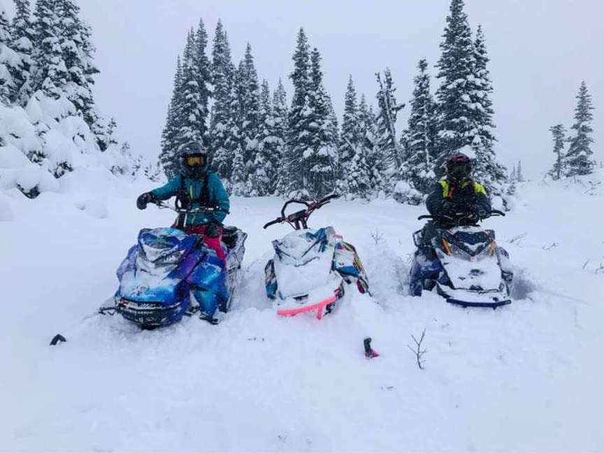 23599260_web1_201216-LDN-SA.Snowmobiling-AMYHANSON_2