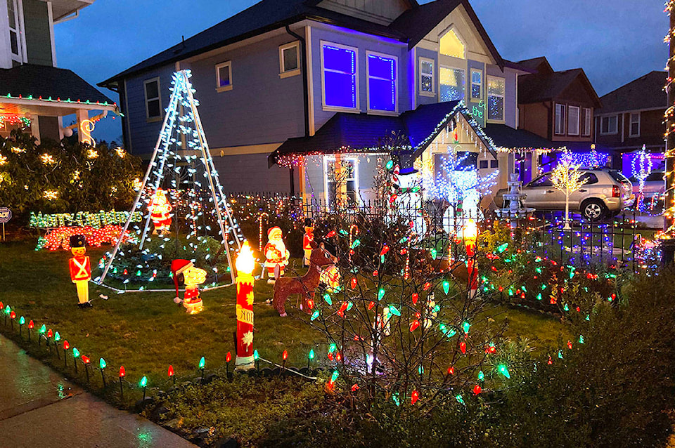 23952798_web1_201224-SNM-Christmas-Lights-PIX_4