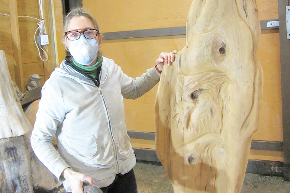 24360632_web1_210303-PQN-Wood-Carver-donates-proceeds-to-charities-GINAADAMS_1