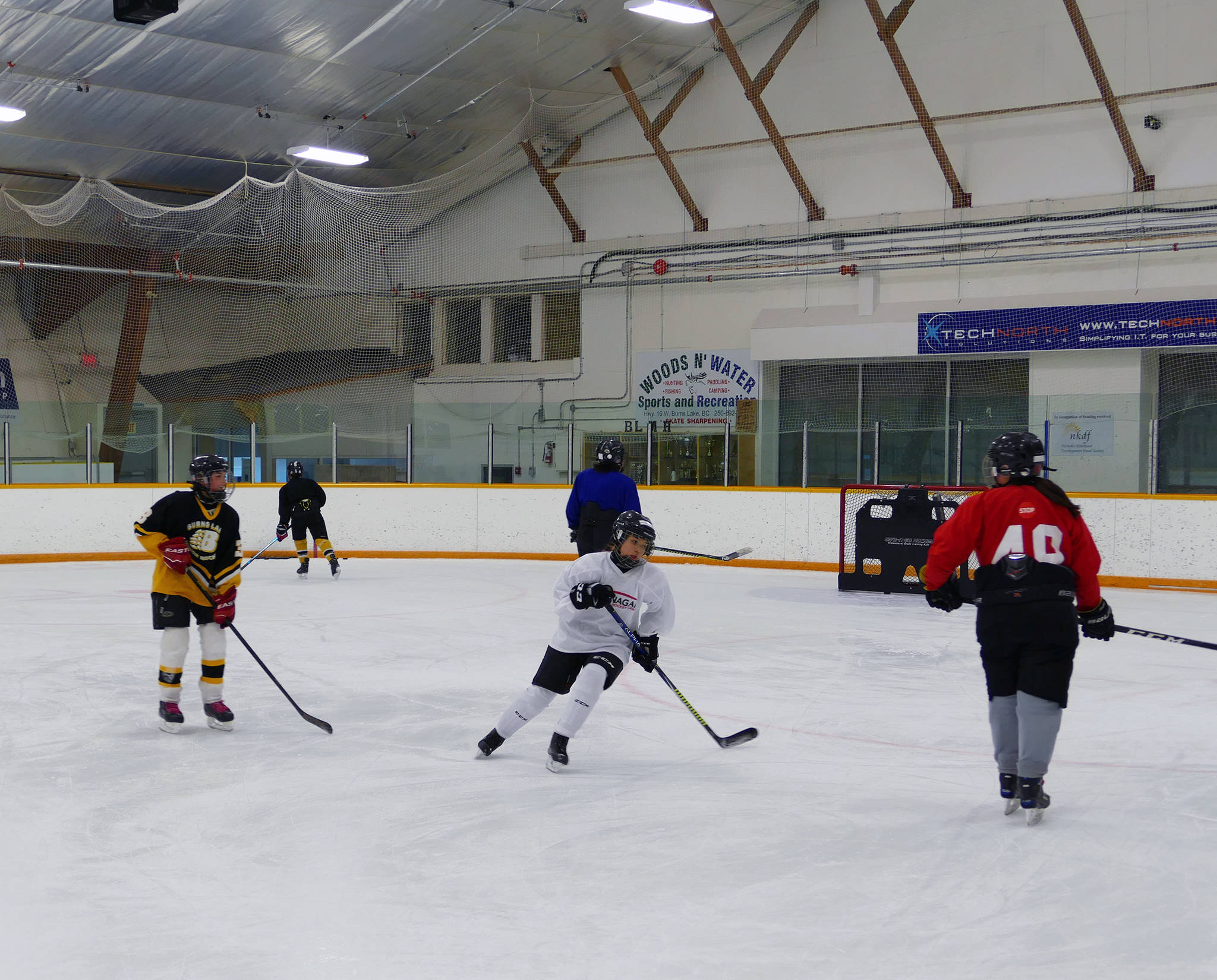 24653230_web1_210331-LDN-SA.Hockey.camp-hockey_1