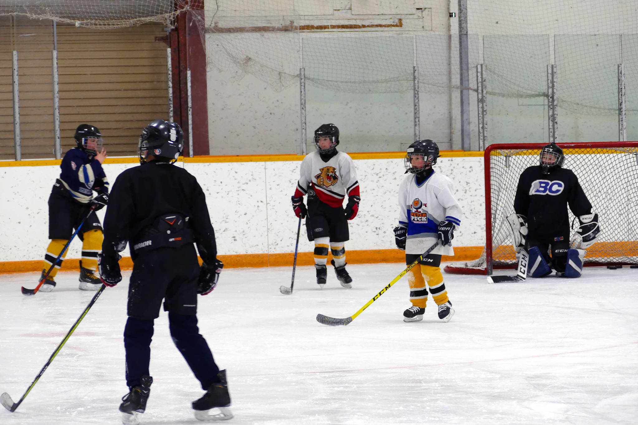 24653230_web1_210331-LDN-SA.Hockey.camp-hockey_7