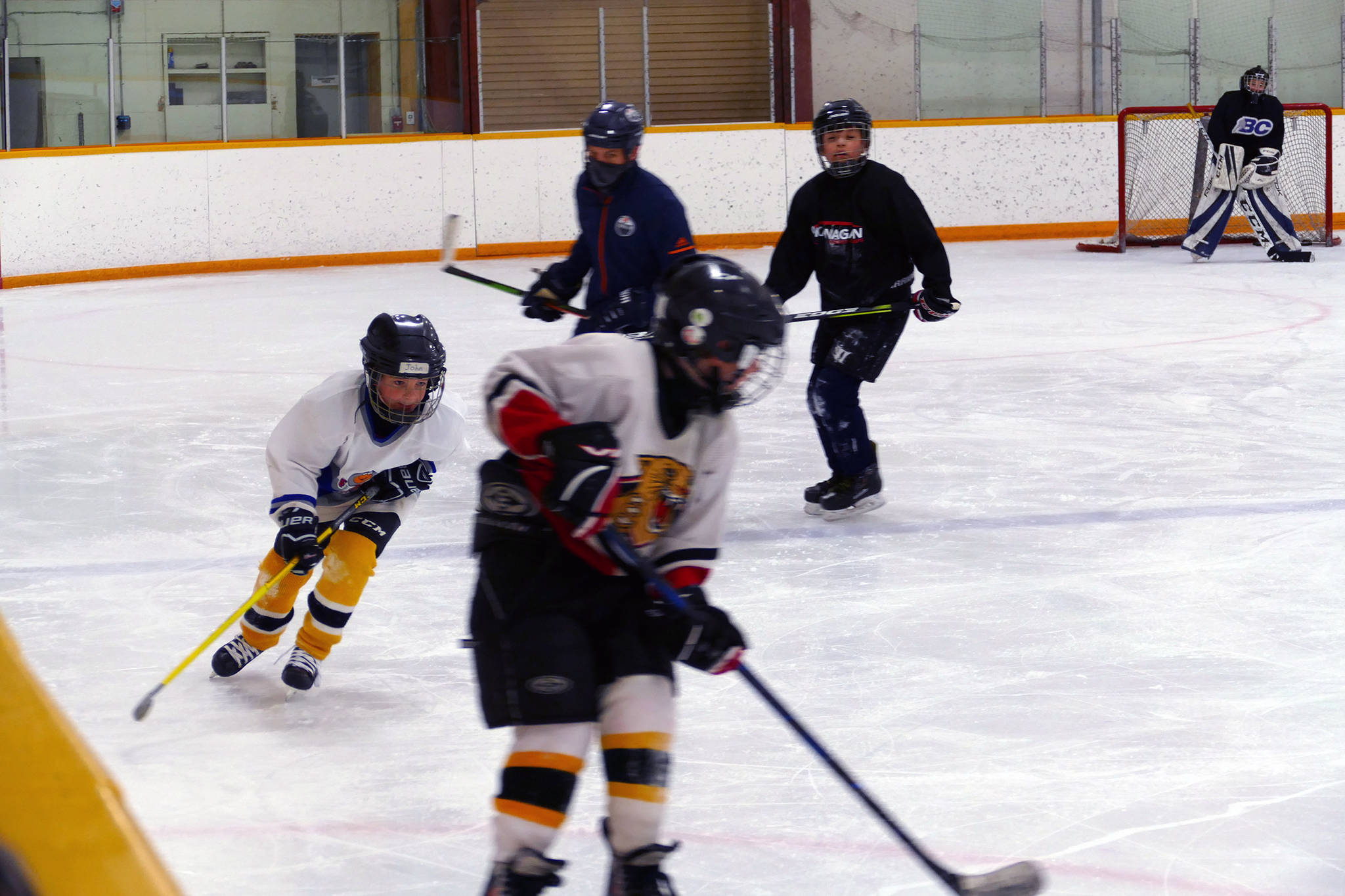 24653230_web1_210331-LDN-SA.Hockey.camp-hockey_9