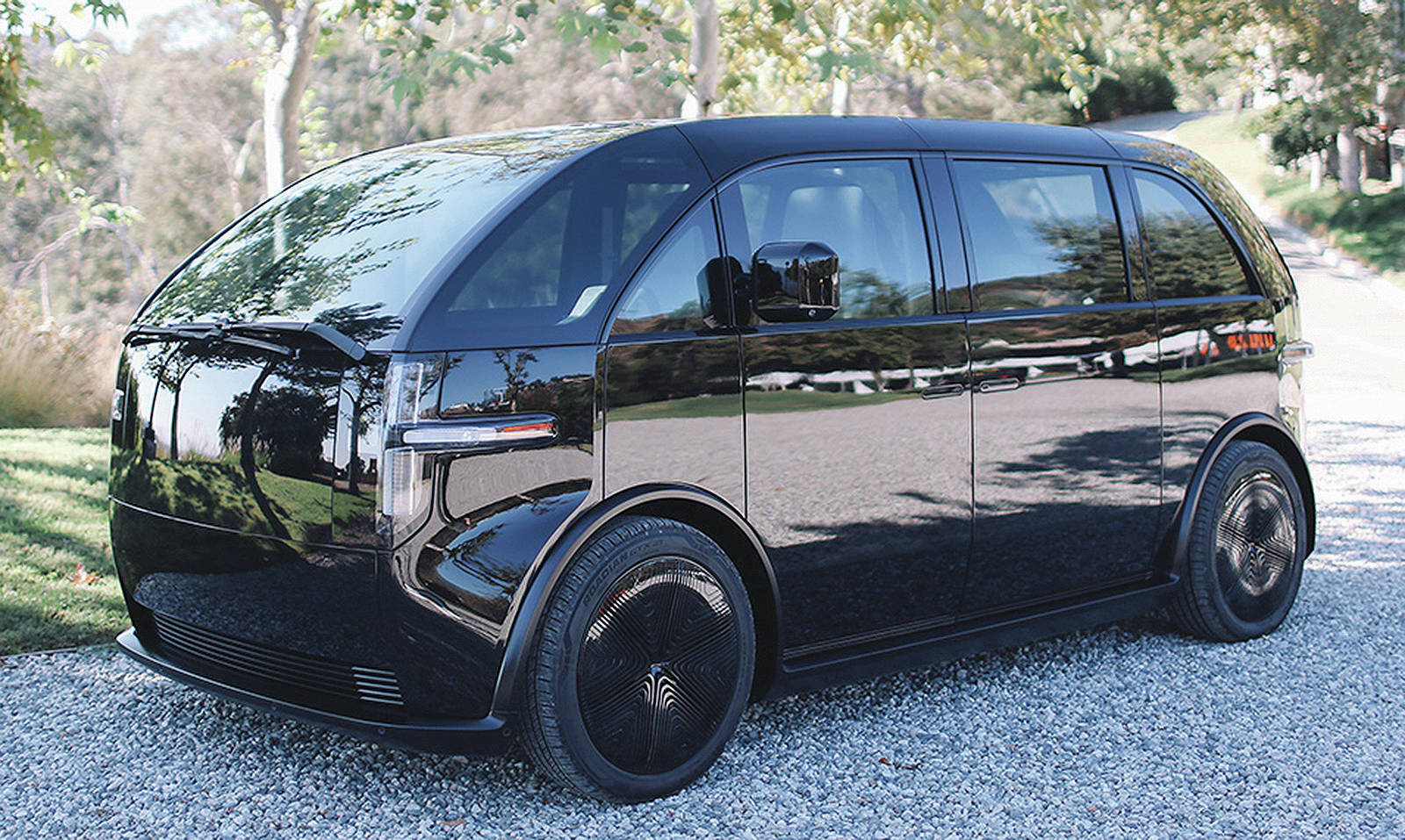 The Canoo minivan is expected to go on sale by late 2021 and with a 250-mile (400-kilometre) maximum range. Note that there are 22 windows. PHOTO: CANOO