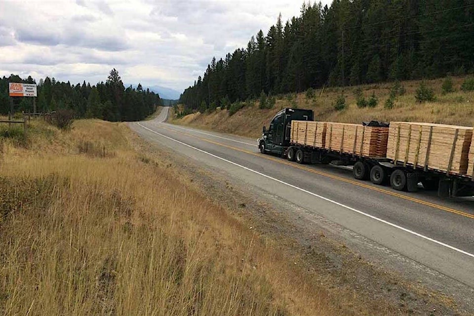 25052507_web1_20200630-BPD-lumber-truck-hwy3.2017.bcg