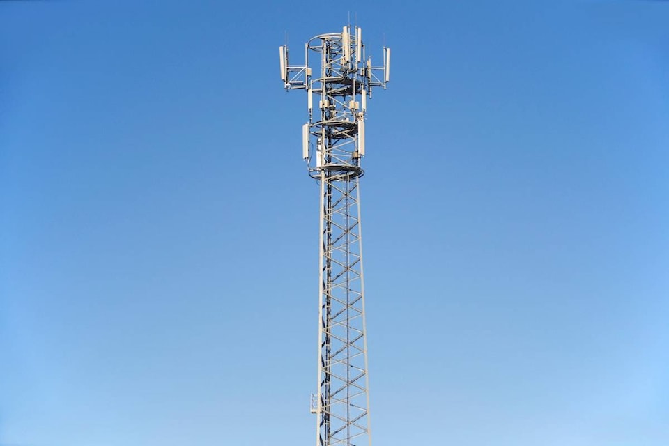 25242163_web1_13501391_web1_antenna-blue-sky-cell-tower-94844