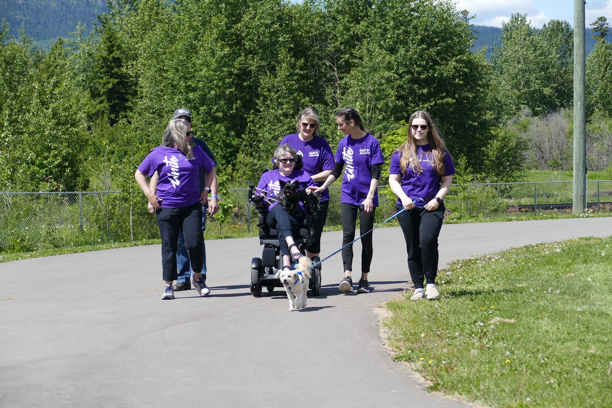 25555732_web1_210623-LDN-SA.ALS.walk-ALS_10