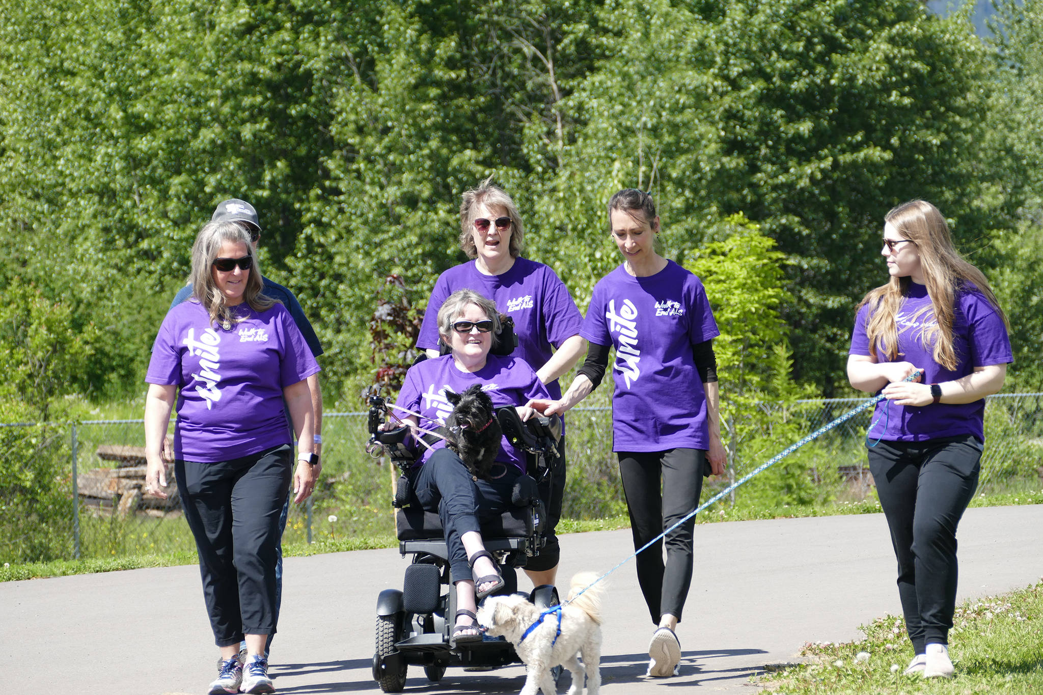 25555732_web1_210623-LDN-SA.ALS.walk-ALS_11