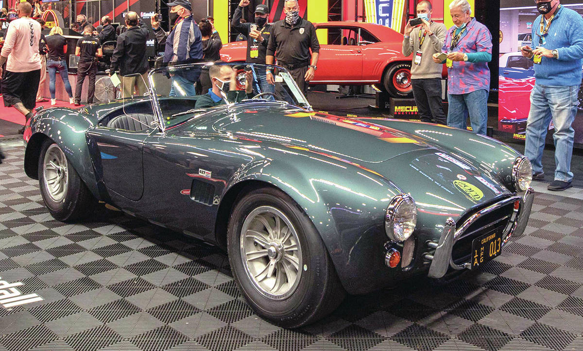 Carroll ShelbyÂ’s<tcxspan tcxhref="tel:1965427" title="Call 1965 427 with 3CX Click to Call"> 1965 427 </tcxspan>Cobra roadster sells for nearly US $6 million.