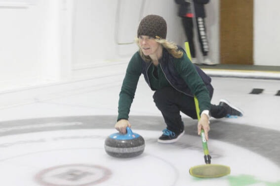 26739225_web1_211013-LDN-Curling-season-happening-curling_1