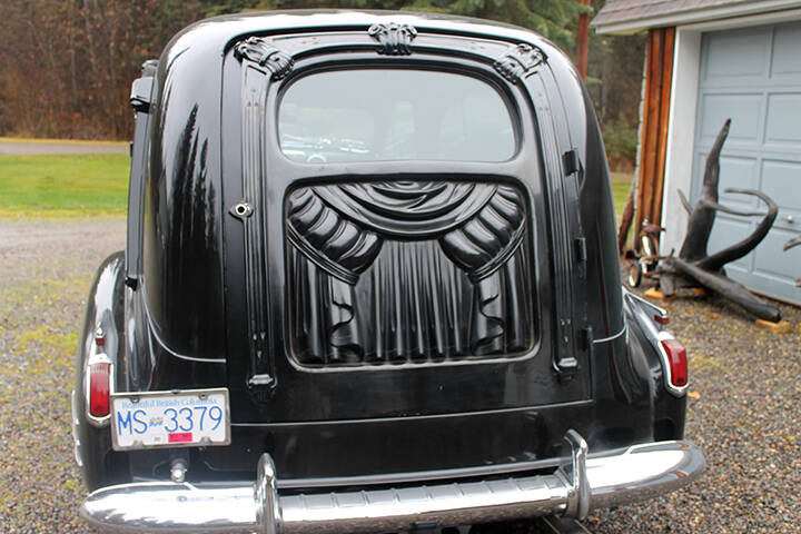 27076870_web1_211110-LDN-hearse-cliff-stronstad-hearse_3