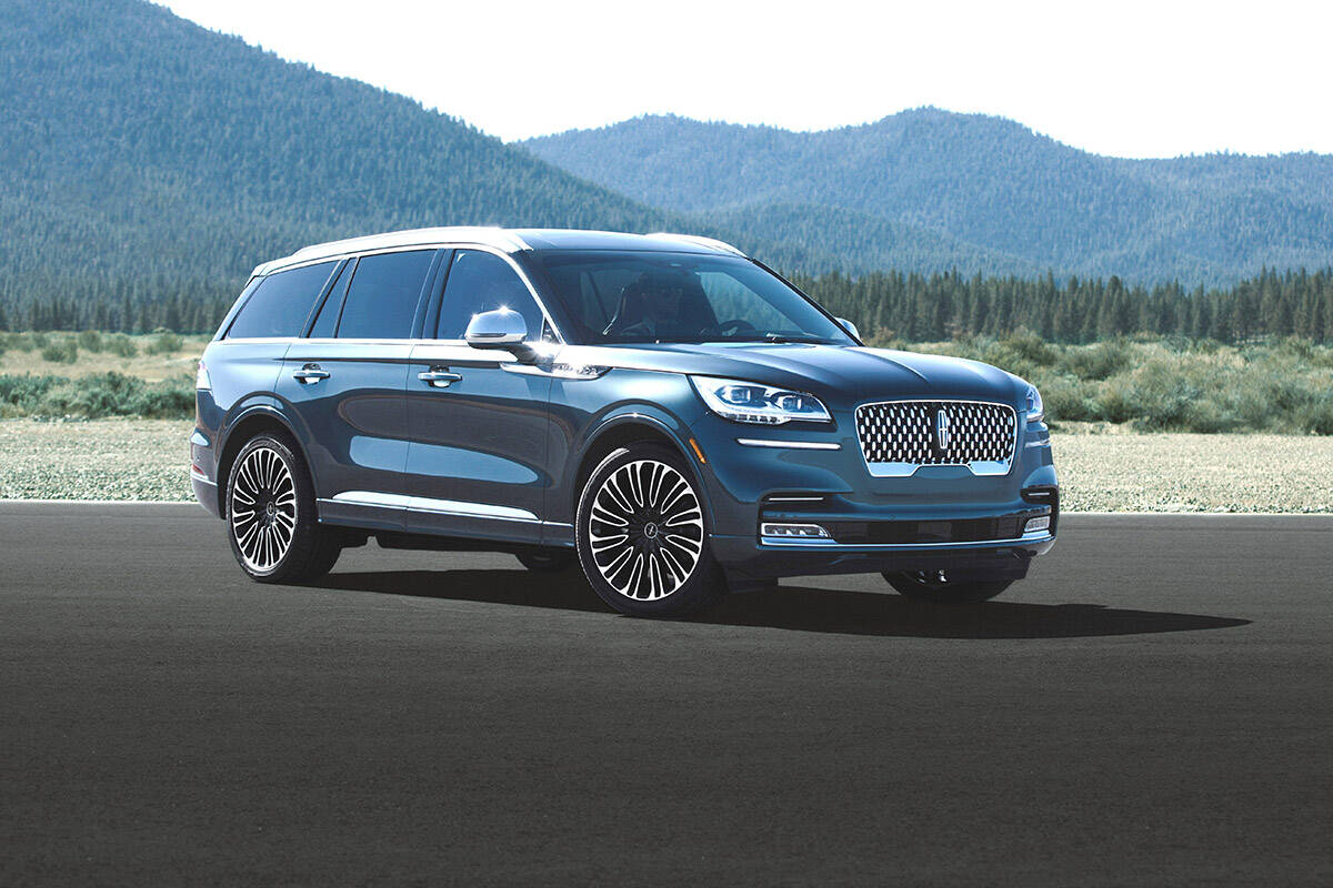 The base Aviator is fitted with a twin-turbocharged 3.0-litre V-6 that makes 400 horsepower and 415 pound-feet of torque. Power is distributed to all four wheels through a 10-speed automatic transmission.