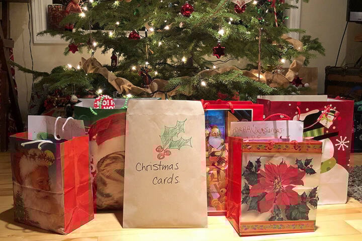 27314874_web1_211201-LDN-holiday-cards-for-seniors-cards_2