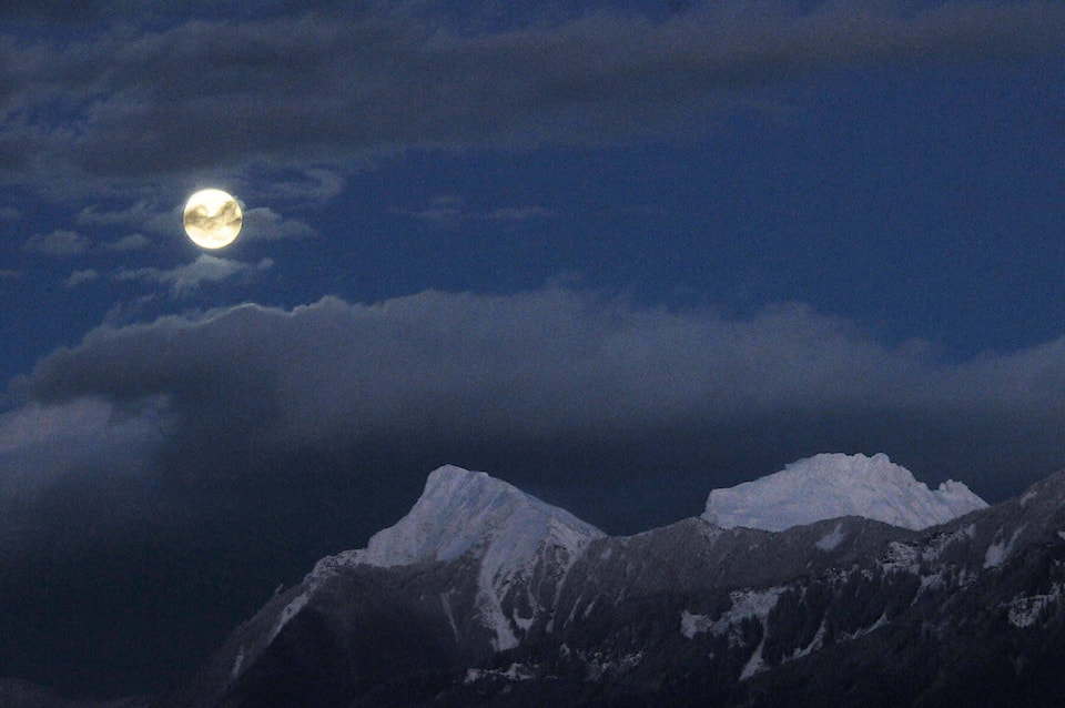 27404467_web1_200208-CPL-Snow-Moon-Cheam-PRINT_1