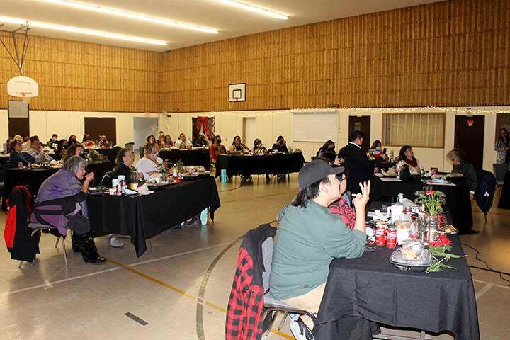 27483097_web1_211215-LDN-LBN-graduation-grad_4