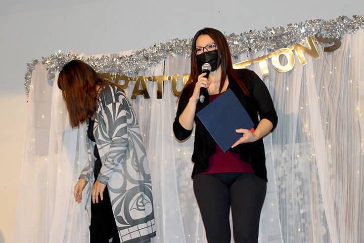 27483097_web1_211215-LDN-LBN-graduation-grad_5
