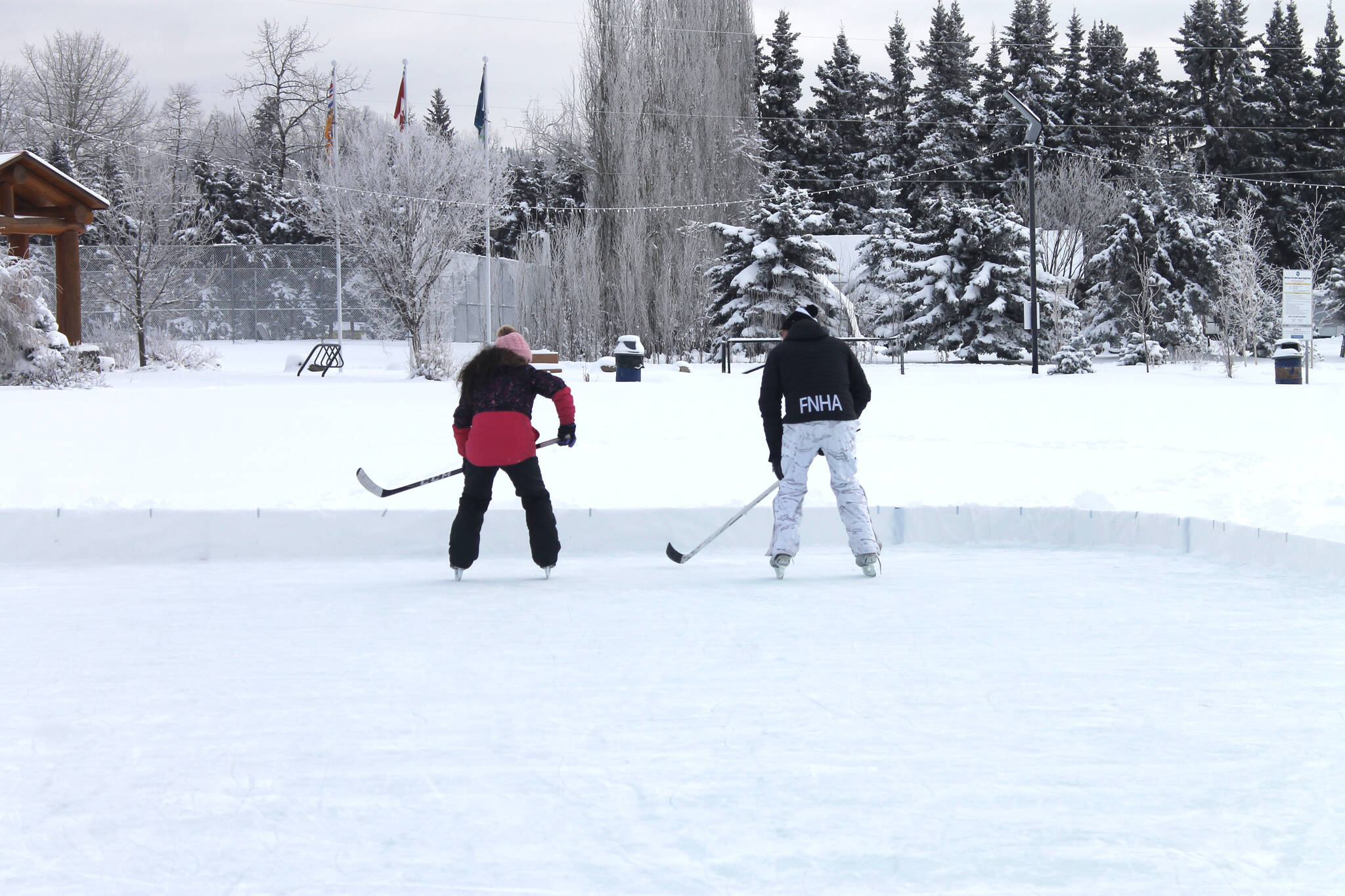 27631798_web1_220105-LDN-out-door-hockey-SA-puck_4
