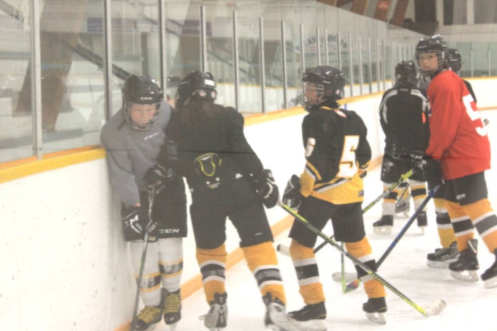 27979744_web1_220202-LDN-hockey-practice-SA-hockey_2