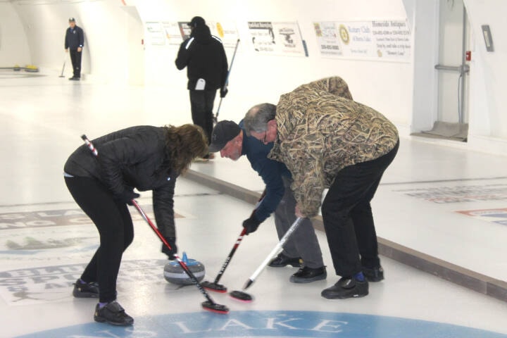 28044447_web1_220209-LDN-mixed-curling-SA-KEYWcurlingORD_2